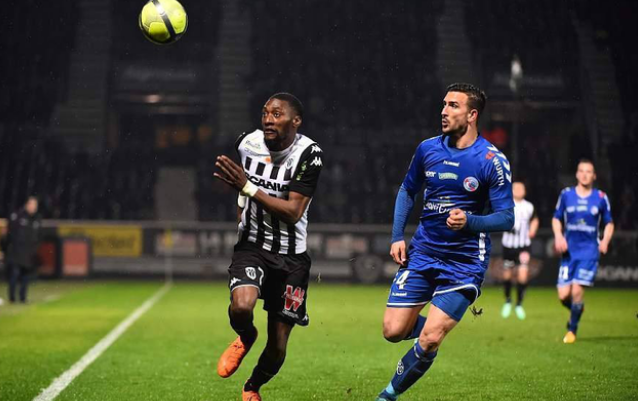 网坛有着深 网坛有着深